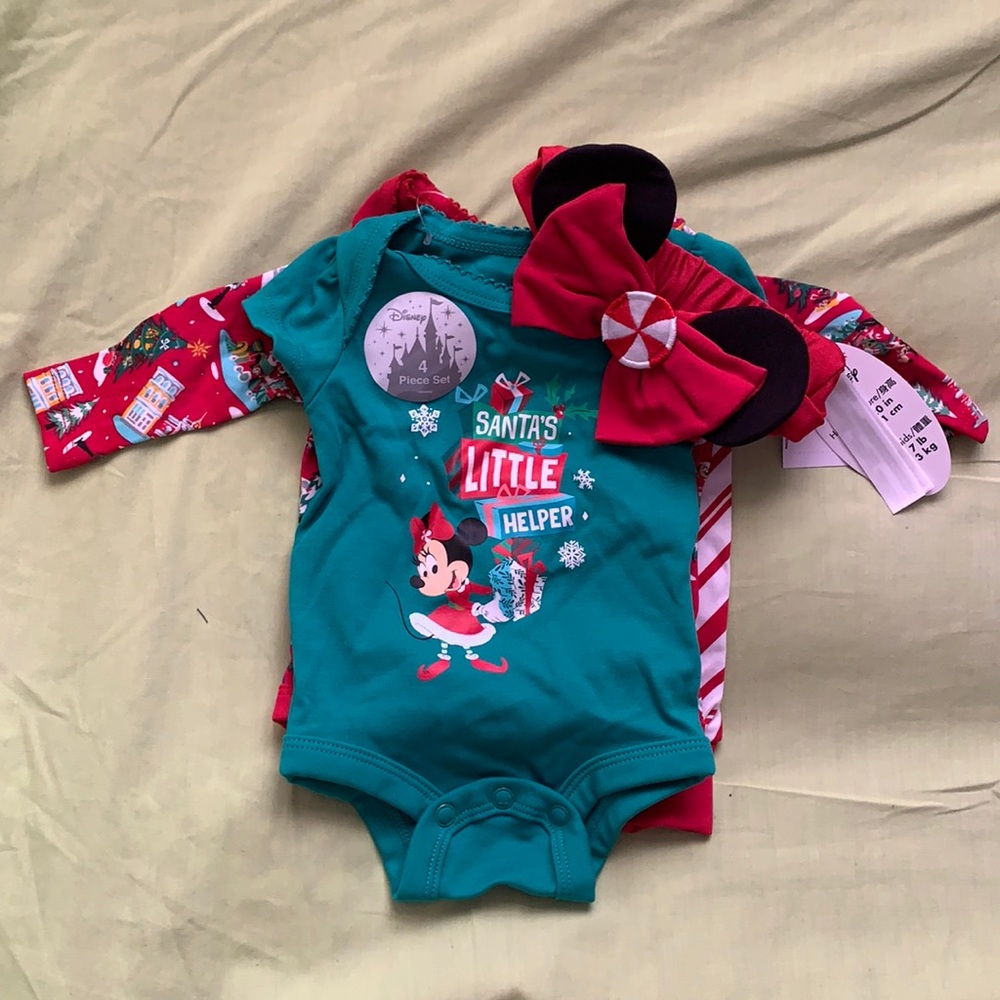 BNWT Newborn Disney 4 piece little girl Christmas outfit